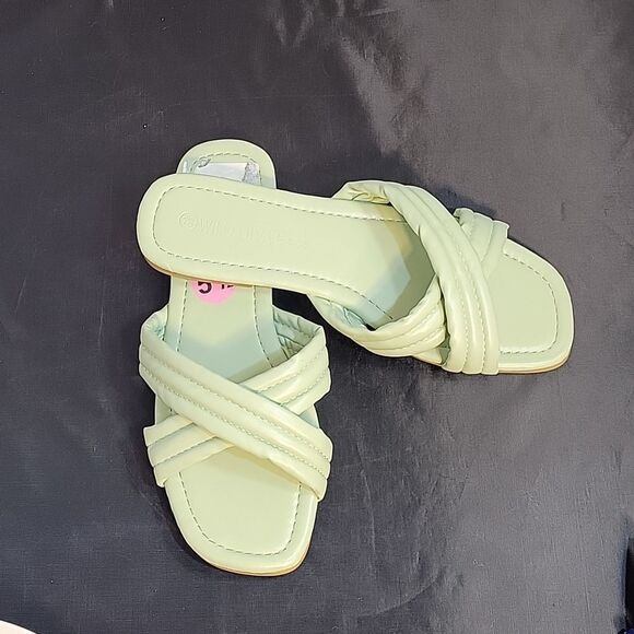 BRAND NEW WILD DIVA LOUNGE IRA CROSSBAND SLIDES SANDAL - Picture 15 of 15